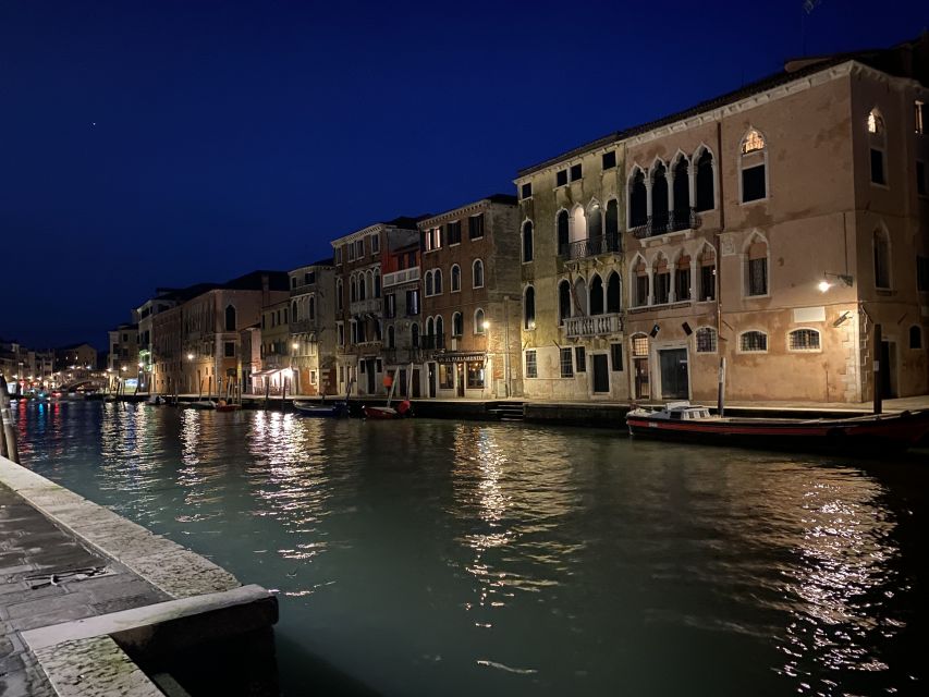 Your evening in Venice - Legends&Ghosts&Aperitif - The Jewish Ghetto at Dusk, with Meaning Behind the Streets